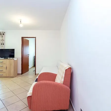 2 Bedroom Lovely In * Rovanjska