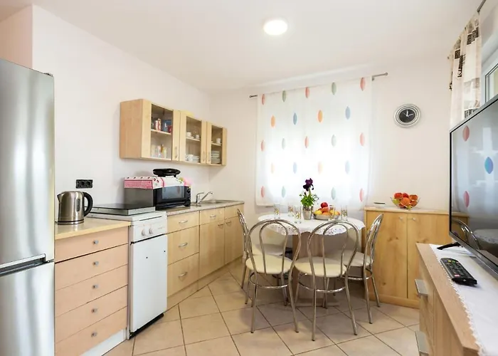 2 Bedroom Lovely In *