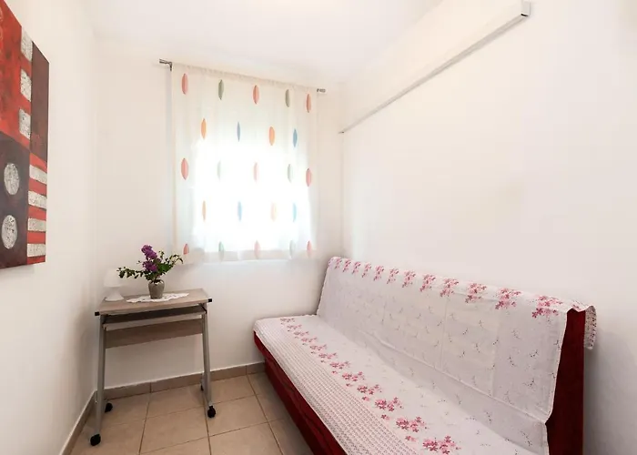 2 Bedroom Lovely In